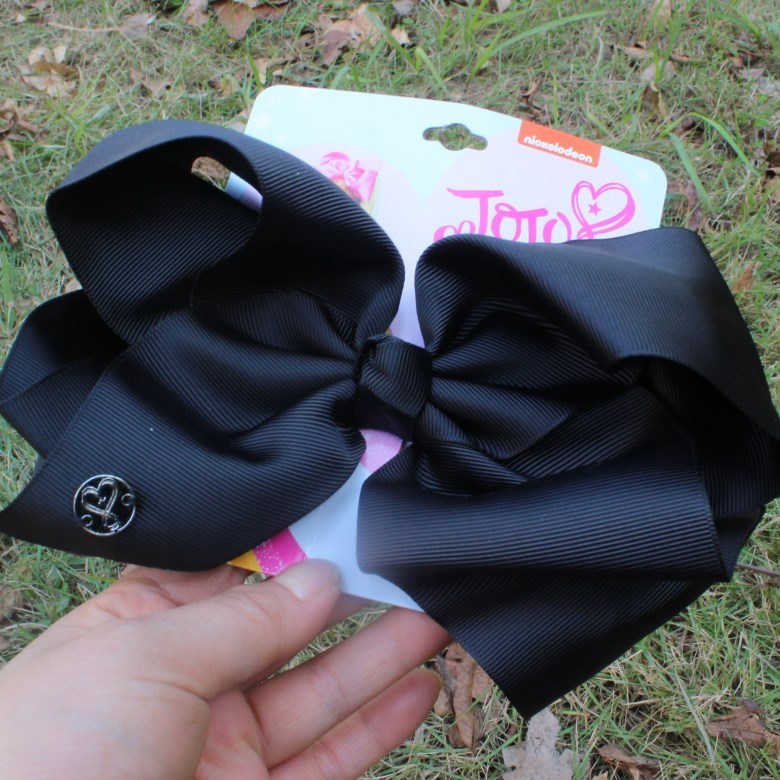 Oversized bow hair clip